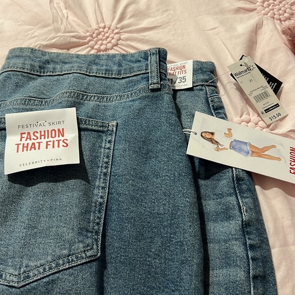 Fringed jean skirt, size 21, never worn - Picture 3 of 3